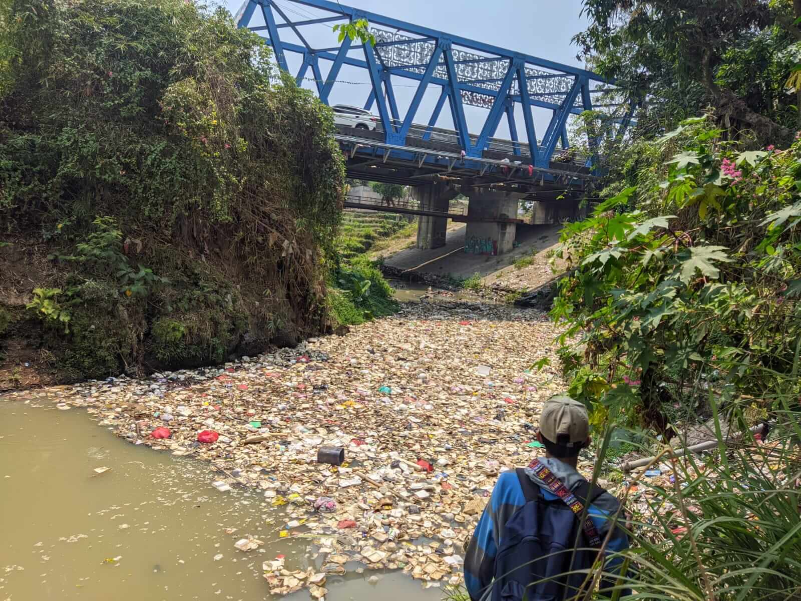 Sampah di Sungai CIbanten